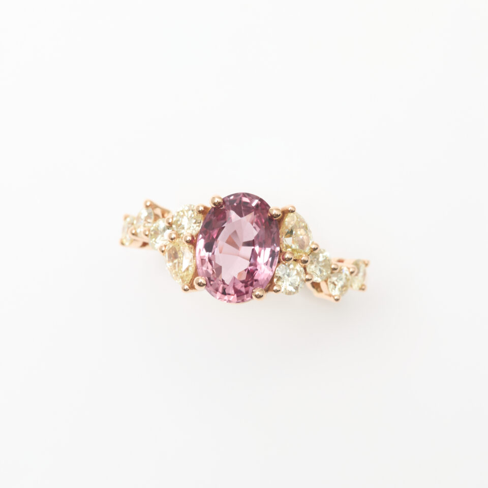 Bague Saphir Padparadscha et diamants jaunes
