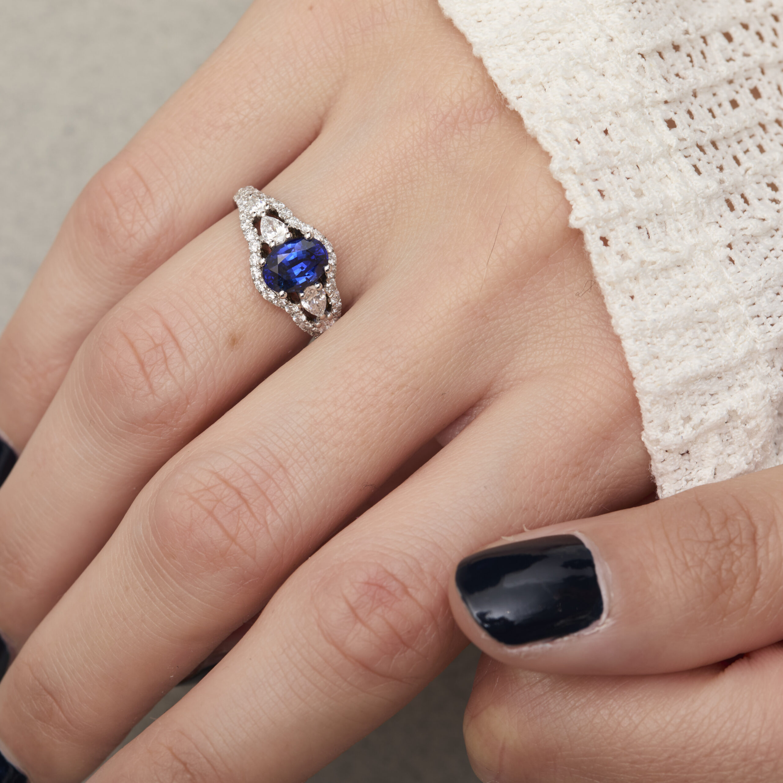 Bague Anne - Saphir Peacock 1.36 carats – Image 3